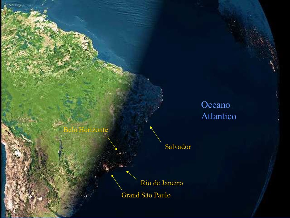 La foto successiva, tratta tale e quale da un satellite, rappresenta la notte che scende sul Brasile.