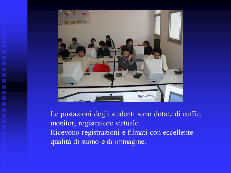 Le postazioni degli studenti sono dotate di cuffie, monitor, registratore virtuale.