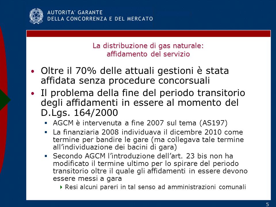 55 La distribuzione di gas naturale: affidamento del servizio Oltre il 70% delle attuali gestioni è stata affidata senza procedure concorsuali Il problema della fine del periodo transitorio degli affidamenti in essere al momento del D.Lgs.