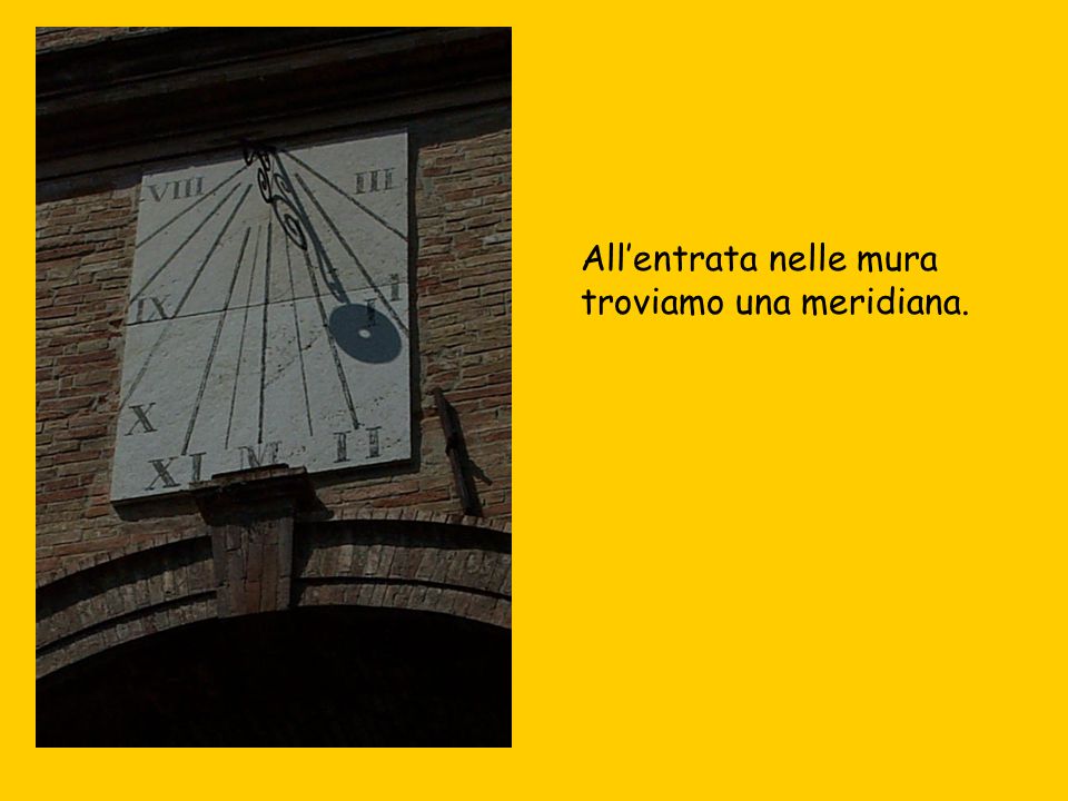 Per le strade di Urbino abbiamo incontrato il monumento di Raffaello.