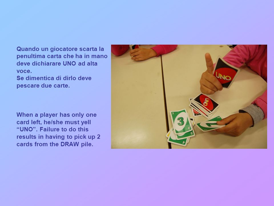 Carta Jolly + 4: il giocatore che la scarta può cambiare il colore e costringe il giocatore successivo a prendere 4 carte dal mazzo e a saltare il turno.
